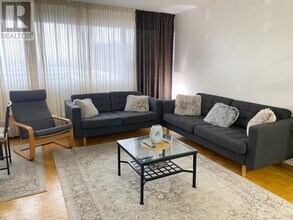 100 Leeward Glenway in Toronto, ON - Building Photo - Building Photo