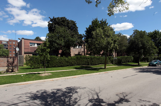 5-7 Tealham Dr in Toronto, ON - Building Photo - Primary Photo