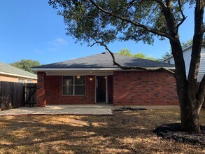 9238 Encino Village in San Antonio, TX - Building Photo - Building Photo