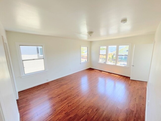 971 1/2 W 42nd Pl in Los Angeles, CA - Building Photo - Building Photo