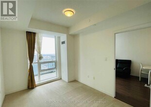 62-1562 Forest Manor Rd in Toronto, ON - Building Photo - Building Photo