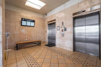 1720 Harrison St in Hollywood, FL - Foto de edificio - Building Photo