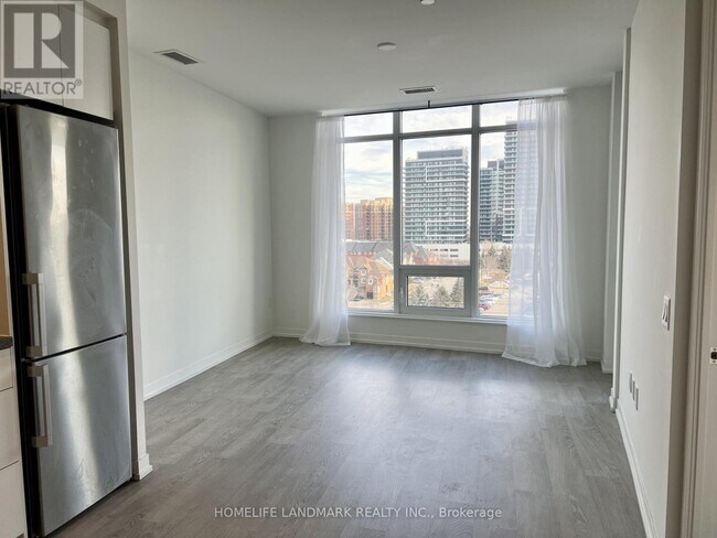 8868 Yonge St in Richmond Hill, ON - Building Photo - Building Photo