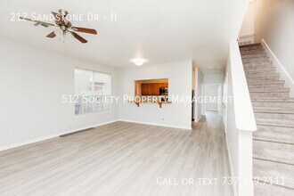 212 Sandstone Dr in Jarrell, TX - Building Photo - Building Photo