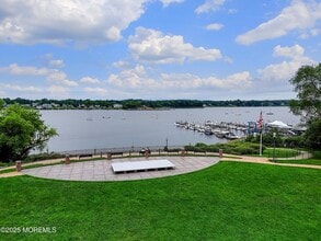 14 W Front St, Unit 3R in Red Bank, NJ - Building Photo - Building Photo