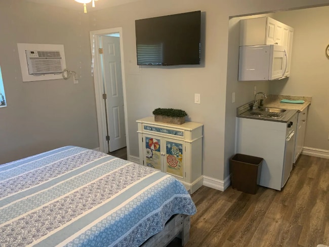 property at 2135 NE Dixie Hwy