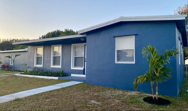 2901 Garden Terrace NE in Palm Bay, FL - Foto de edificio - Building Photo
