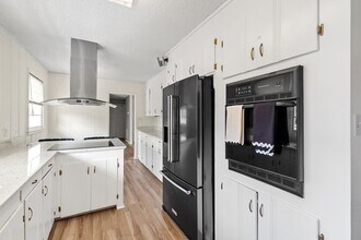 8009 Whitesburg Dr in Huntsville, AL - Building Photo - Building Photo