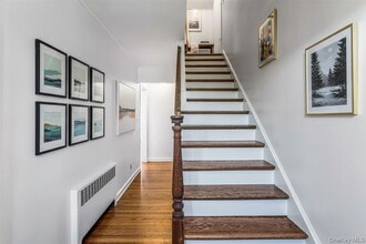 110 Hegemans Ln in Glen Head, NY - Building Photo - Building Photo