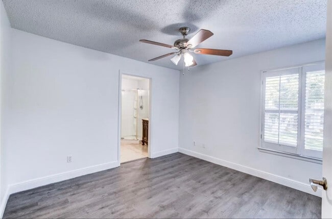 2597 Grassy Point Dr