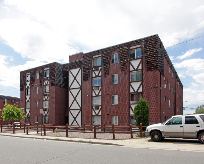 Park Athmar Apartments in Denver, CO - Foto de edificio - Building Photo