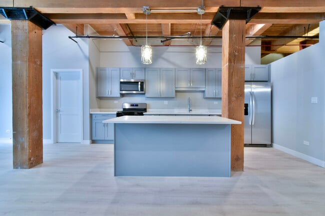 11 E Illinois St in Chicago, IL - Building Photo - Building Photo