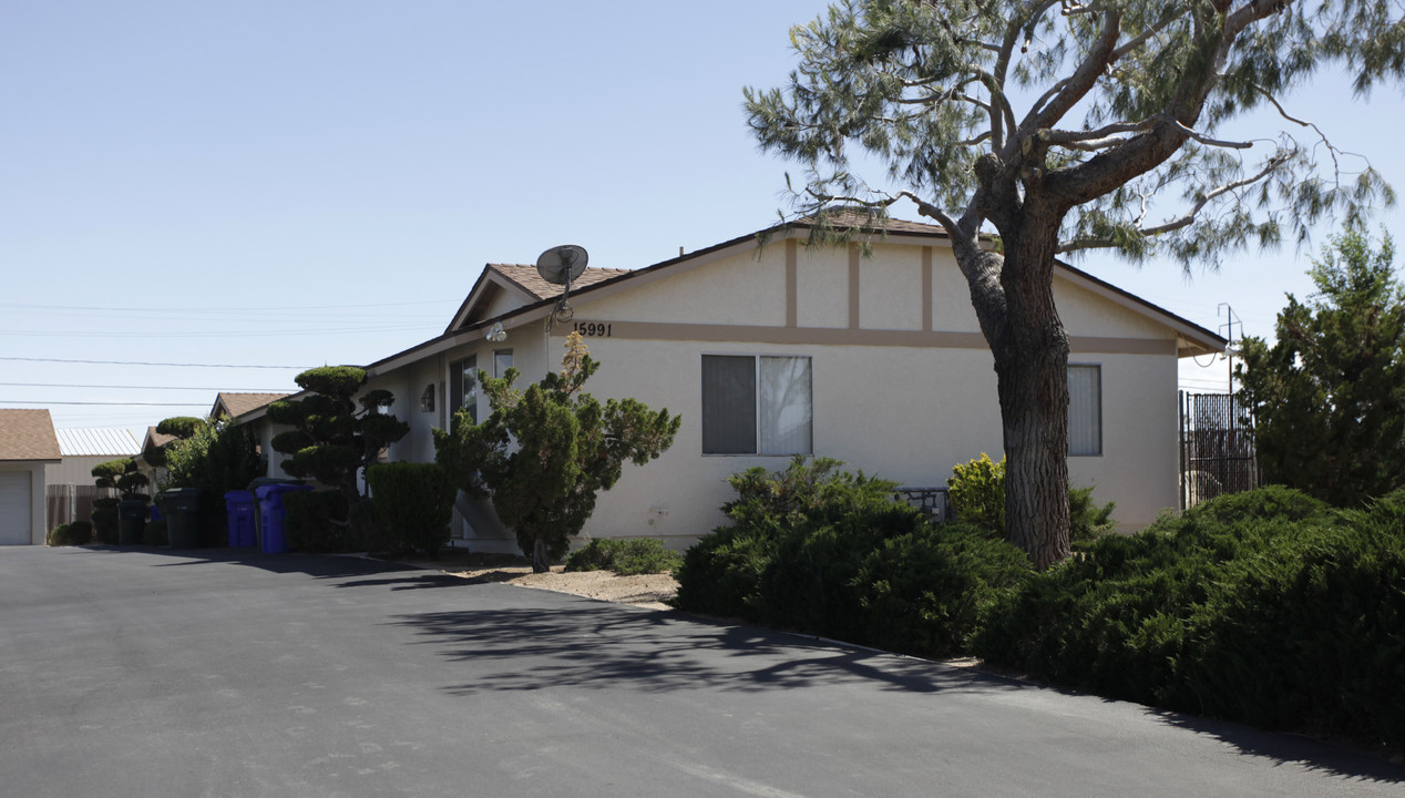 Tokage Manor in Victorville, CA - Foto de edificio