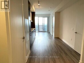 138-6138 Downes St in Toronto, ON - Building Photo - Building Photo