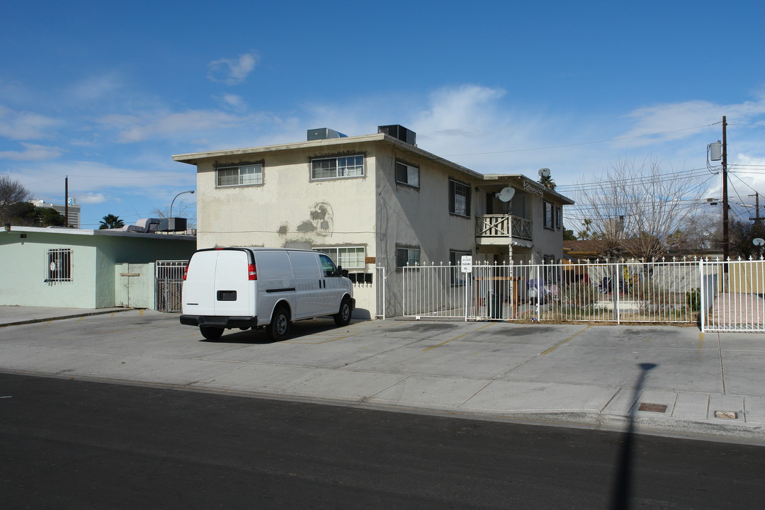 555 San Pablo Dr in Las Vegas, NV - Building Photo