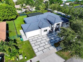 6402 SW 93rd Pl in Miami, FL - Building Photo - Building Photo