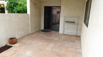 74193 Santa Rosa Cir, Unit Santa Rosa Condo in Palm Desert, CA - Foto de edificio - Building Photo