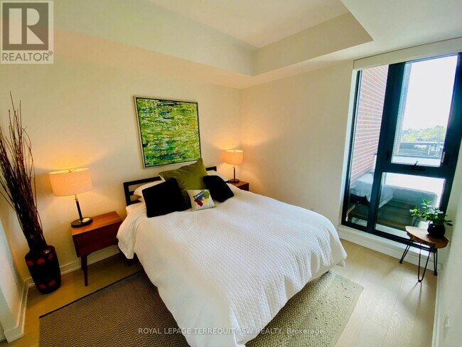 430-430 Roncesvalles Ave in Toronto, ON - Building Photo - Building Photo