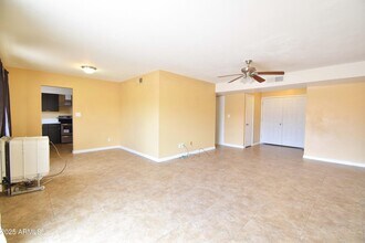 6525 W Mercer Ln in Glendale, AZ - Building Photo - Building Photo