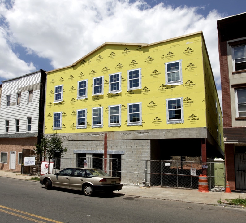 84 1st St in Elizabeth, NJ - Building Photo