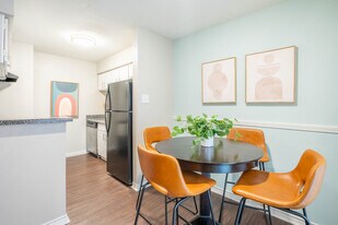 Westchase Creek Apartment Homes in Houston, TX - Building Photo