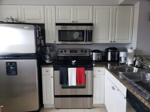 1 Glen Royal Pkwy, Unit 1003 in Miami, FL - Building Photo - Building Photo