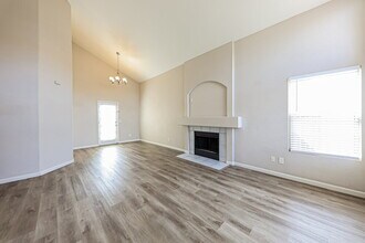 7841 W McRae Way in Glendale, AZ - Building Photo - Building Photo