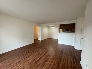 2323 Huntington St in Huntington Beach, CA - Building Photo - Building Photo