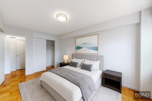 33 Greenwich Ave in New York, NY - Building Photo - Building Photo