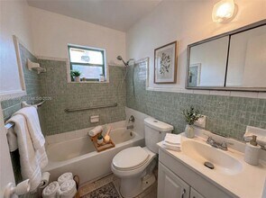 3331 NW 43rd Terrace in Miami, FL - Building Photo - Building Photo