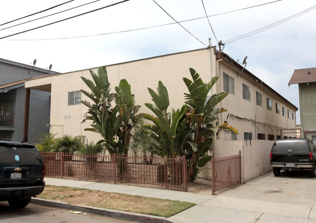 465 Almond Ave in Long Beach, CA - Foto de edificio - Building Photo