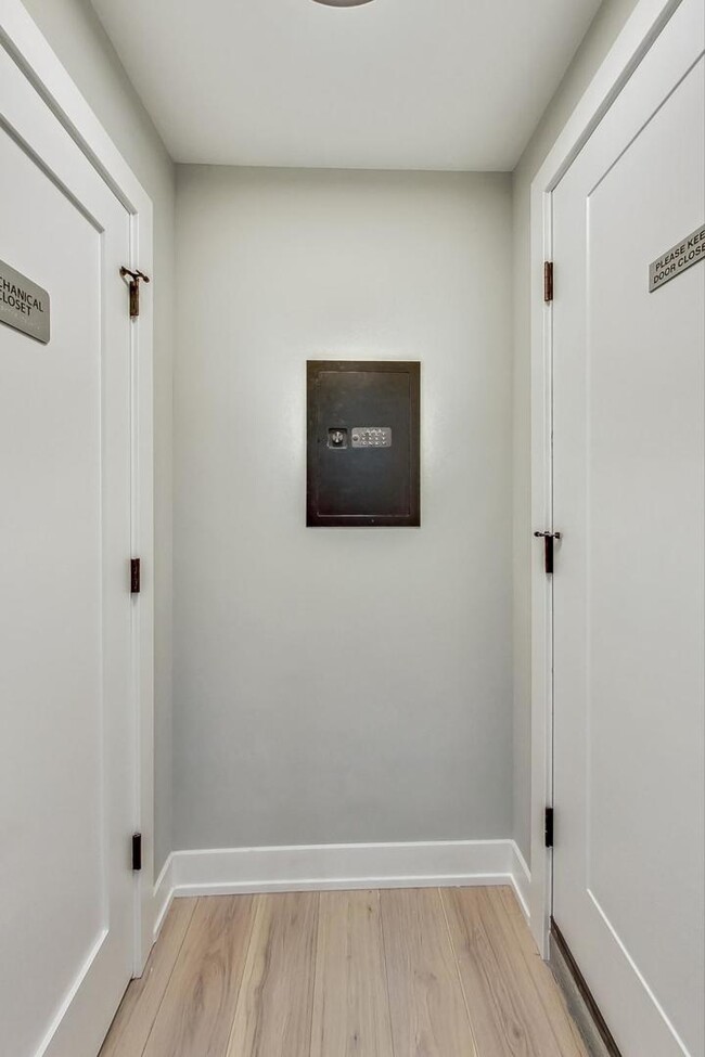 2451 N Albany Ave in Chicago, IL - Building Photo - Building Photo