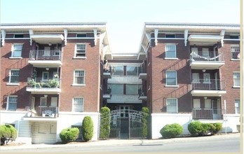 Cambridge Court Apartments in Spokane, WA - Building Photo - Building Photo