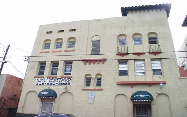 Barcelona Apartments in Miami, FL - Building Photo