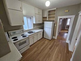 428-428 Lansdowne Ave in Winnipeg, MB - Building Photo