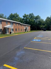 Creekside Apartments in Cleveland, OH - Foto de edificio - Building Photo