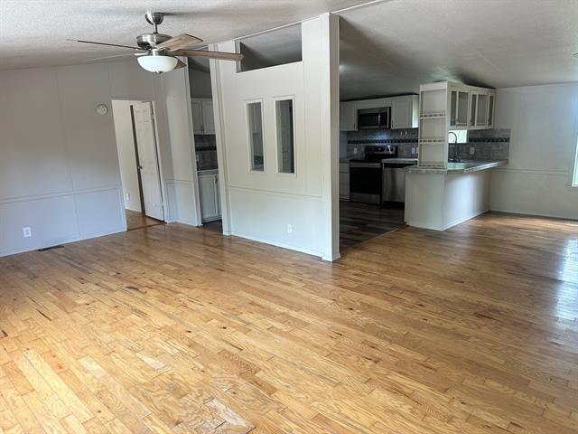3922 Tall Cedars Cir in Granbury, TX - Foto de edificio - Building Photo