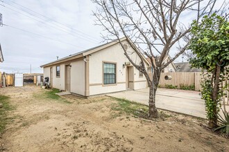 407 Minutemen Dr in Laredo, TX - Building Photo - Building Photo