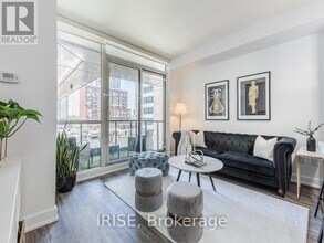 30 Roehampton Ave in Toronto, ON - Building Photo - Building Photo