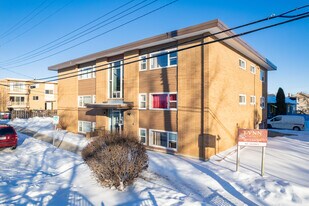 128 13 Av NW in Calgary, AB - Building Photo