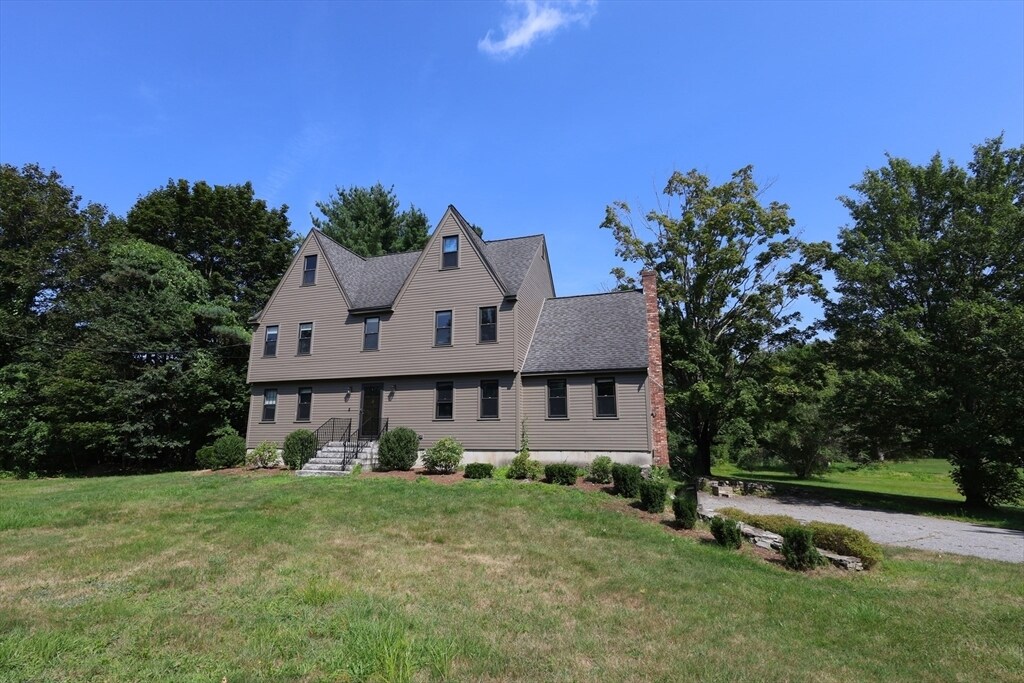 17 Fairview Dr in Westford, MA - Building Photo