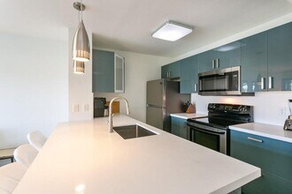 275 Cypress Point Dr in Palm Beach Gardens, FL - Foto de edificio - Building Photo