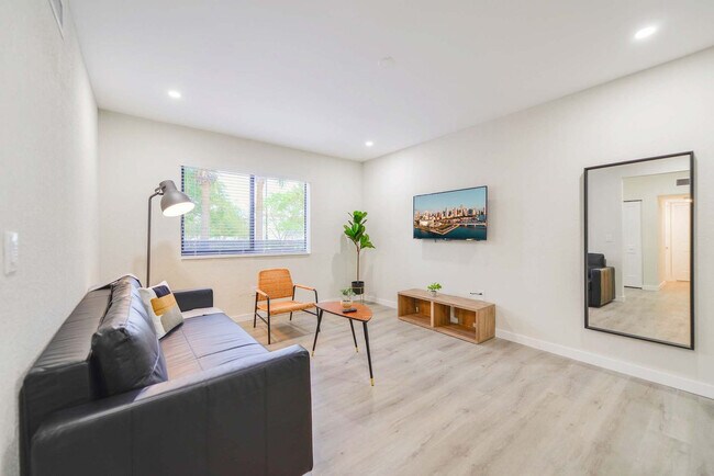 700 SW 11th Ave in Miami, FL - Foto de edificio - Building Photo