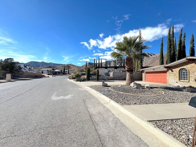 3009 Stone Edge Rd in El Paso, TX - Building Photo - Building Photo