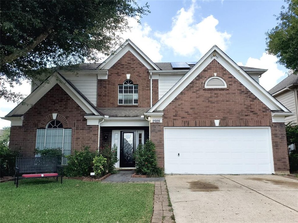 2928 Julie Ann Dr in Pearland, TX - Foto de edificio