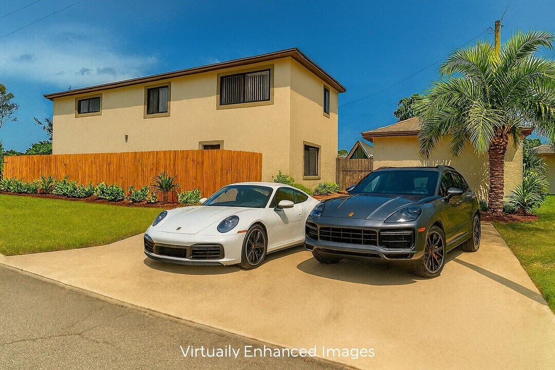 6410 N Dixie Hwy in Boca Raton, FL - Building Photo