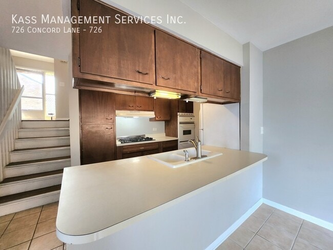 726 Concord Ln in Barrington, IL - Foto de edificio - Building Photo