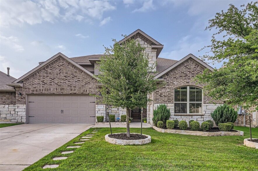 2225 Sauterne Dr in Leander, TX - Building Photo