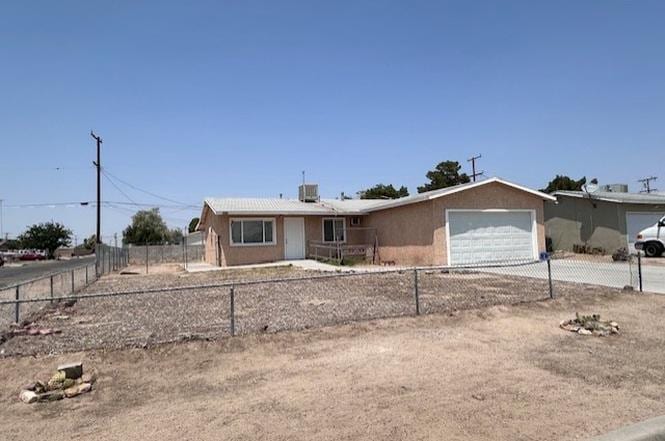19032 Dividing Line St in Yermo, CA - Building Photo