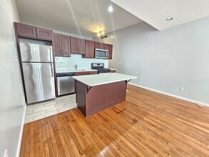 930 E Passyunk Ave, Unit 4 in Philadelphia, PA - Foto de edificio - Building Photo